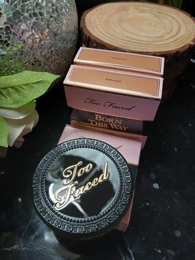 Too Faced Born This Way Butterscotch Oil Free  Multi-use Complexion Powder
